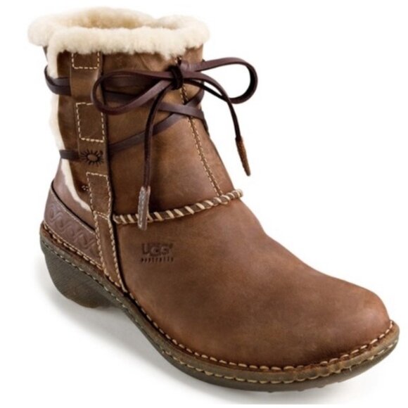 UGG Leather Cove Boots, Size 6 - Picture 1 of 10